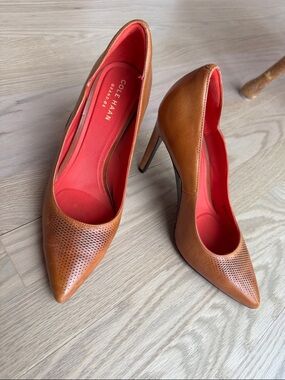 Cole Haan Brown Leather Pointed-Toe Perforated Heels with Red Lining - Size 6.5
